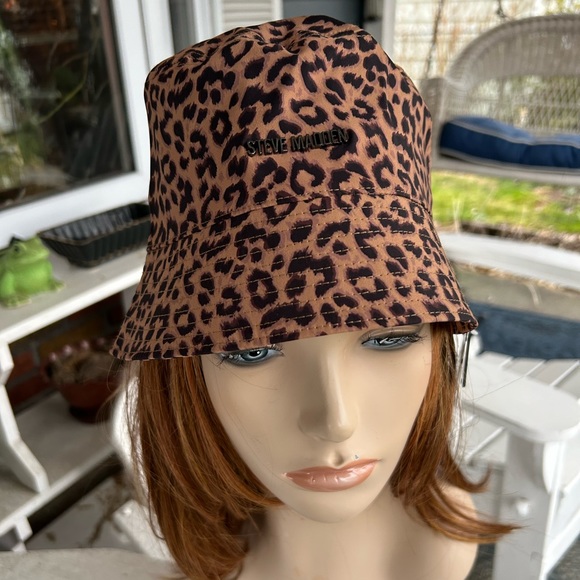 Steve Madden Leopard-Print Water Resistant Packable Bucket Hat - Picture 7 of 13